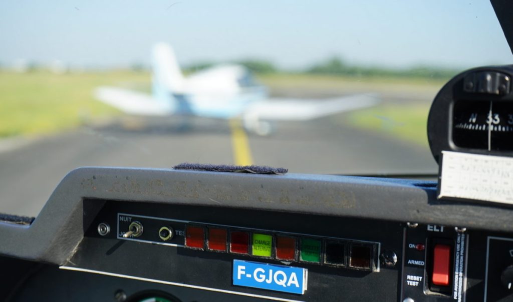 qa-cockpit Avions de l'Aéroclub des IPSA sur le tarmac de Toussus-le-Noble - tarifs accessibles