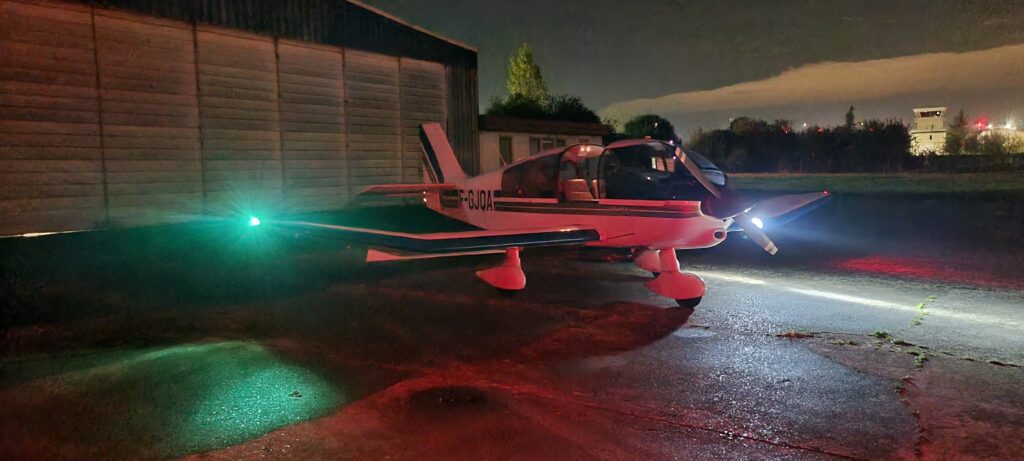 F-GJQA Vol de Nuit Robin DR400-140B F-GJQA instrumentation classique qualification vol de nuit Toussus